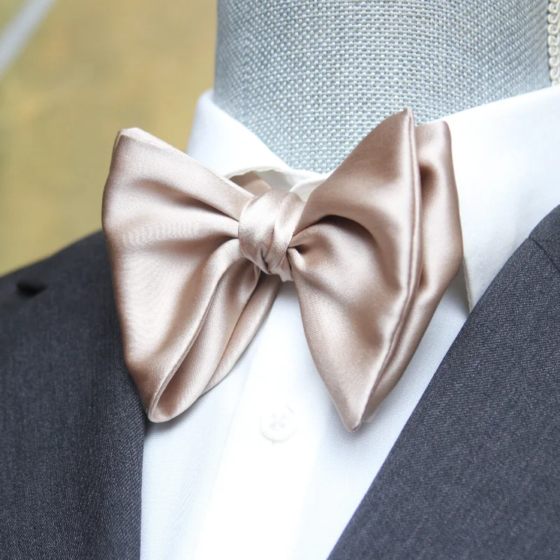 Men's tie with fine detailing for luxury occasions-Big Butterfly Beige Silk Bow Tie