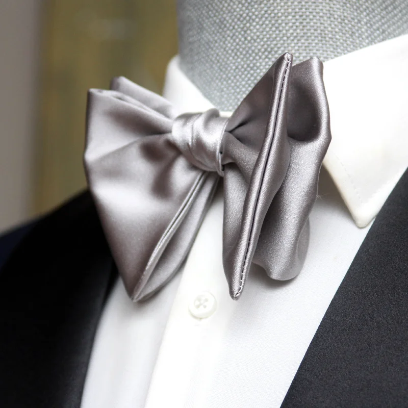 Classic silk tie for men's formal events-Big Butterfly Silver Silk Bow Tie