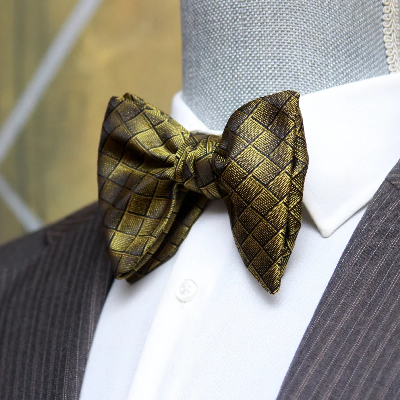 Best tie for men with geometric prints-Big Butterfly Gold Silk Bow Tie