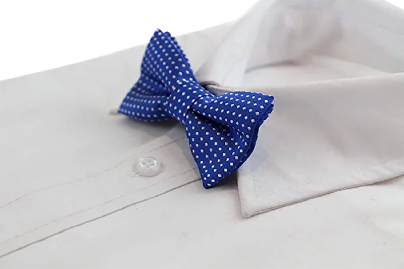 Men's tie with fine texture for job interviews-Boys Blue Bow Tie With White Polka Dots