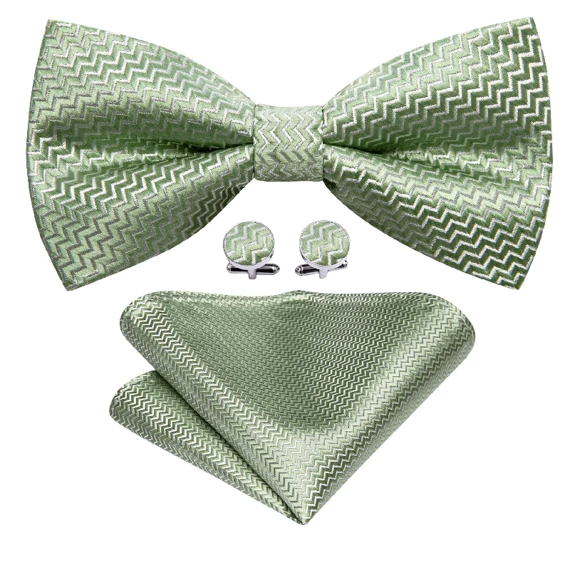 Men's tie with fine finish for upscale functions-Green Curve Silk Bow Tie Hanky Cufflinks Set