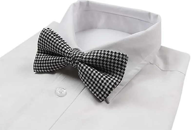 Men's tie with rich fabric texture-Mens Black & White Zig Zag Patterned Bow Tie