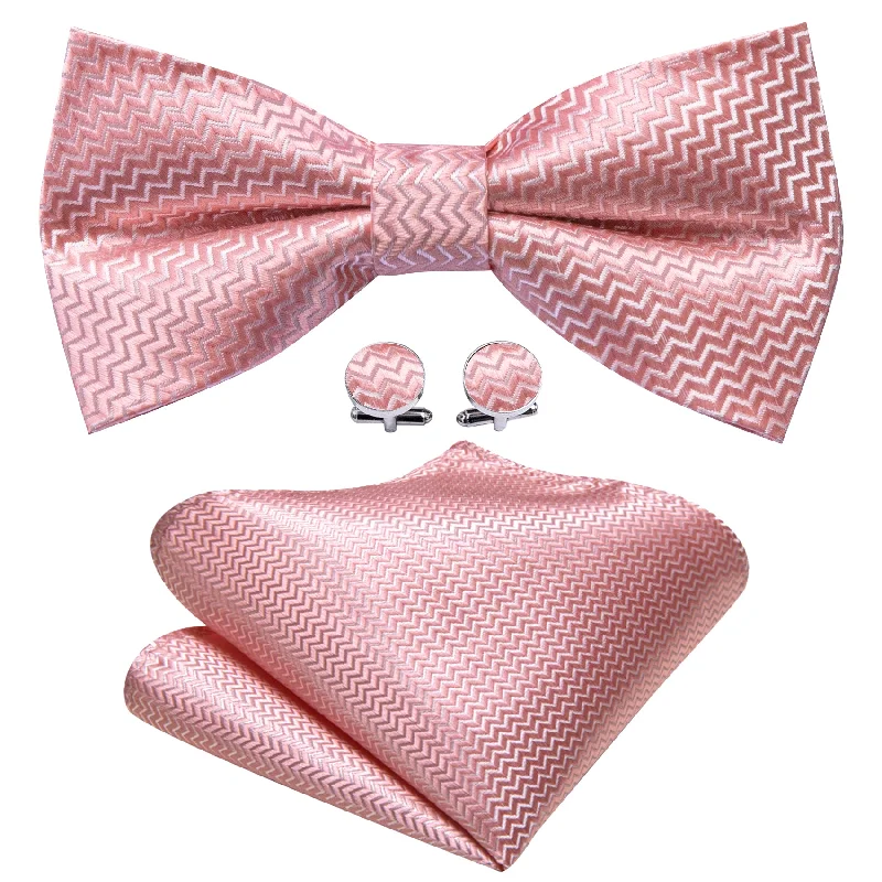 Elegant men's tie with intricate detailing for office wear-Pink Curve Silk Bow Tie Hanky Cufflinks Set