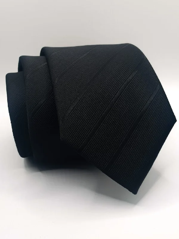 Best men's tie for a corporate look-Plain Black Pattern Tie