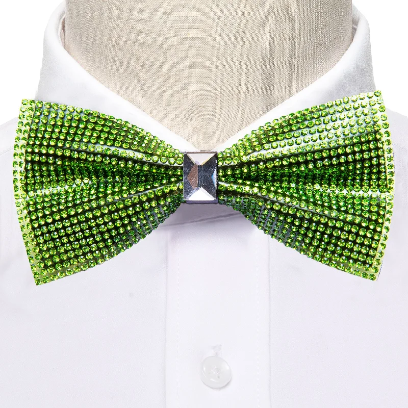 Men's tie with intricate checks for business wear-Shining Green Rhinestones Pre-tied Bowties Fashion For Wedding Party